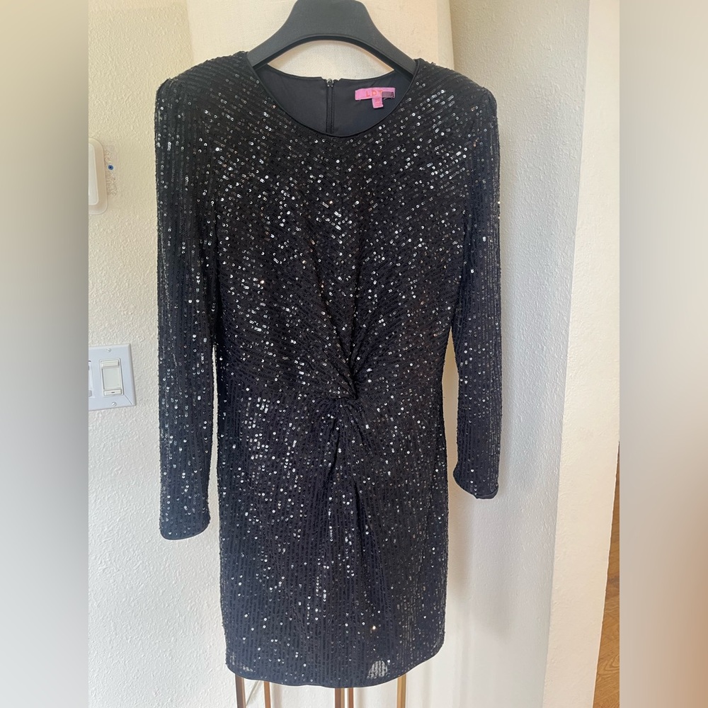 Super sparkly black sequin dress! 🌟